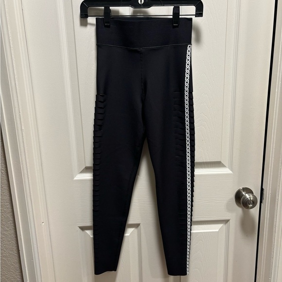 NEW UltracorCuban Chain Slash Ultra High Black White‎